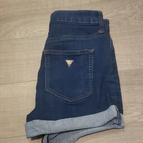 GUESS shorts - Picture 2 of 2